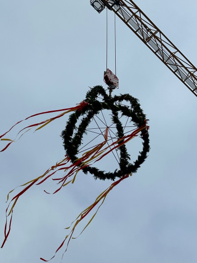 Der Richtkranz weht im Wind