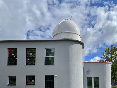 Ansicht der Sternwarte mit Kuppel