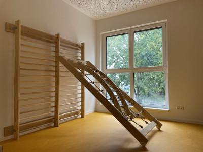 Sportgeräte in eigens dafür vorbereiten Übungsräumen