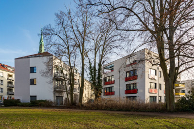 zentrumsnahe Lage wird deutlich, zwischen Park und Kirche gelegen