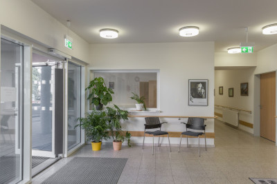 Der Eingangsbereich des Seniorenzentrums