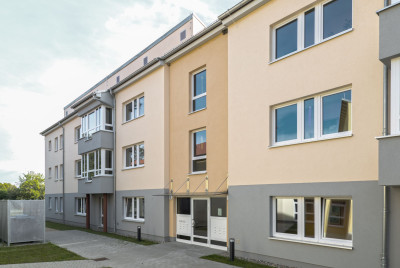 Fassadenanstriche mit verschiedenen Pastellfarben