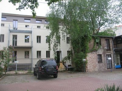 Rückseite mit Hofbebauung