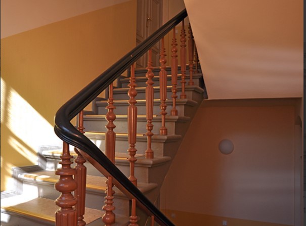 Das Treppenhaus - Geländer wieder im Originalzustand