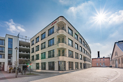 Bürohaus Erdgeschoss Fitnessstudio darüber 3 Etagen Büro- und Konferenzräume