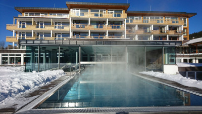 Das Seehotel von der Seeseite des Titisees