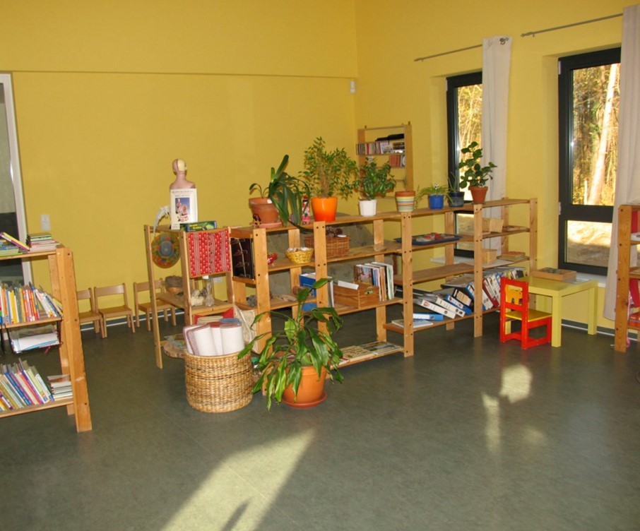 Die Räume lassen eine wohnliche Atmosphäre entstehen, die den Anforderungen einer Montessori-KITA gerecht wird